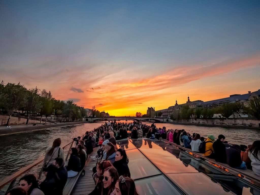 Cruise on the Sequane River